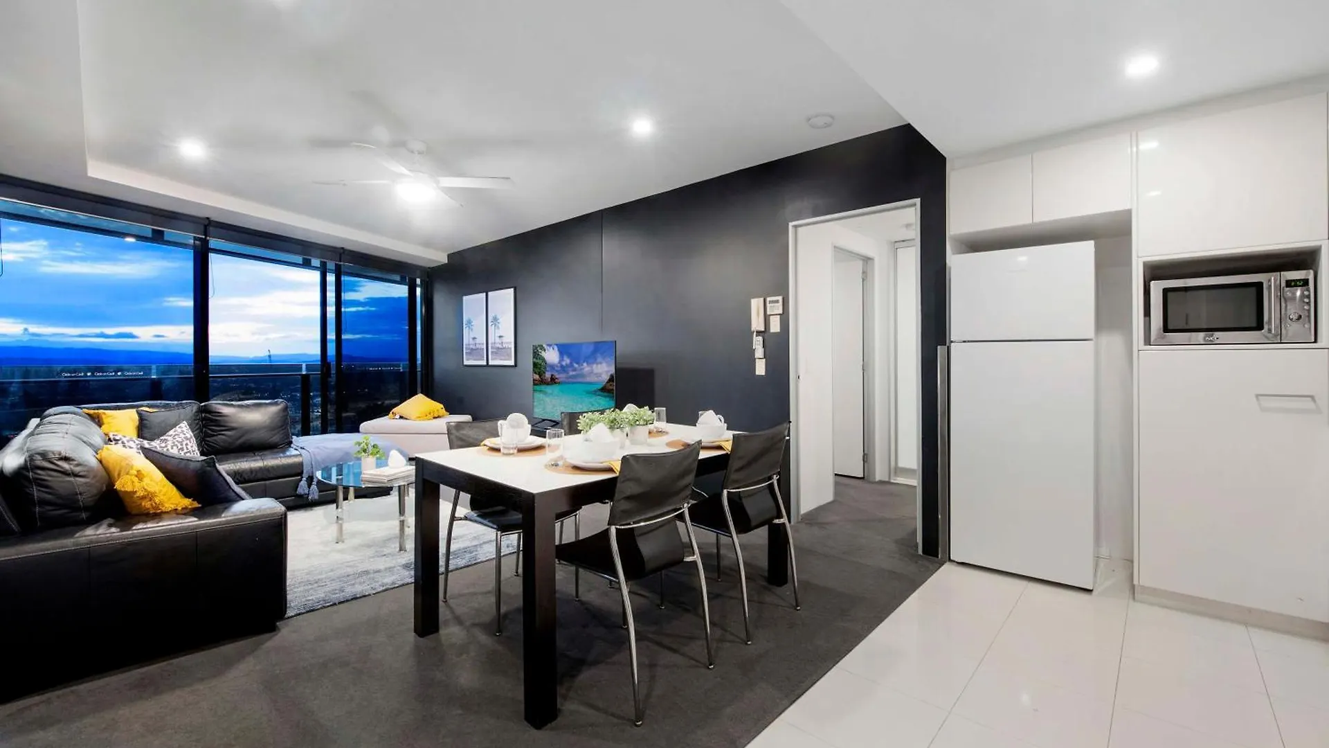 גולד קוסט Circle On Cavill - 2 Bedroom Converted Apartments - Wow Stay - No Parking Included גולד קוסט