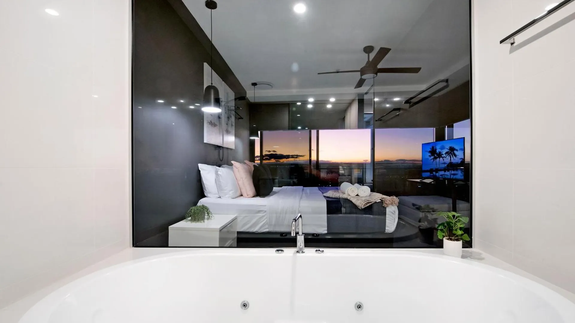 גולד קוסט Circle On Cavill - 2 Bedroom Converted Apartments - Wow Stay - No Parking Included גולד קוסט
