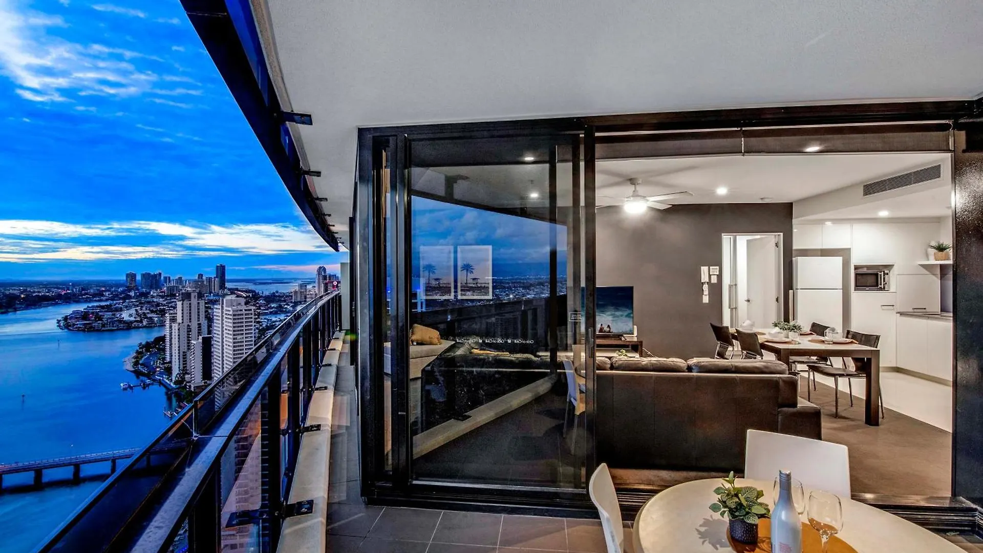 גולד קוסט Circle On Cavill - 2 Bedroom Converted Apartments - Wow Stay - No Parking Included