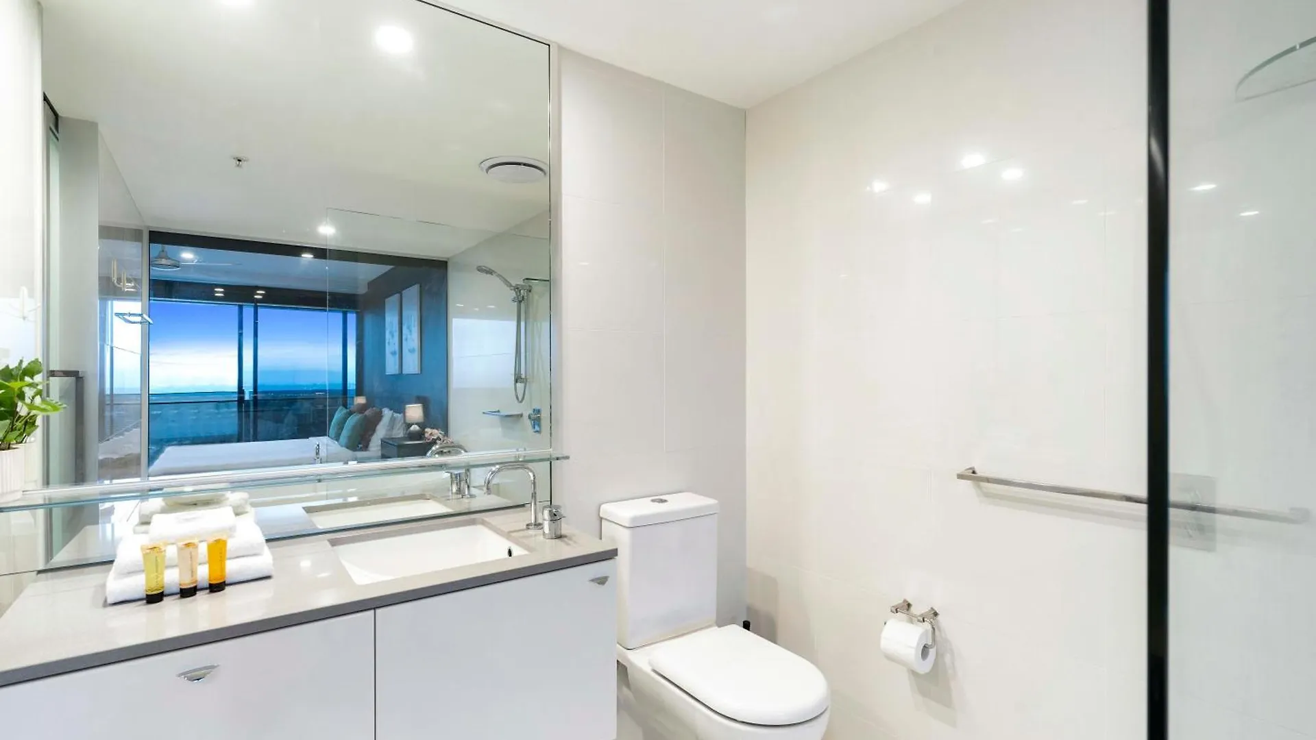 Circle On Cavill - 2 Bedroom Converted Apartments - Wow Stay - No Parking Included Gold Coast 0*,