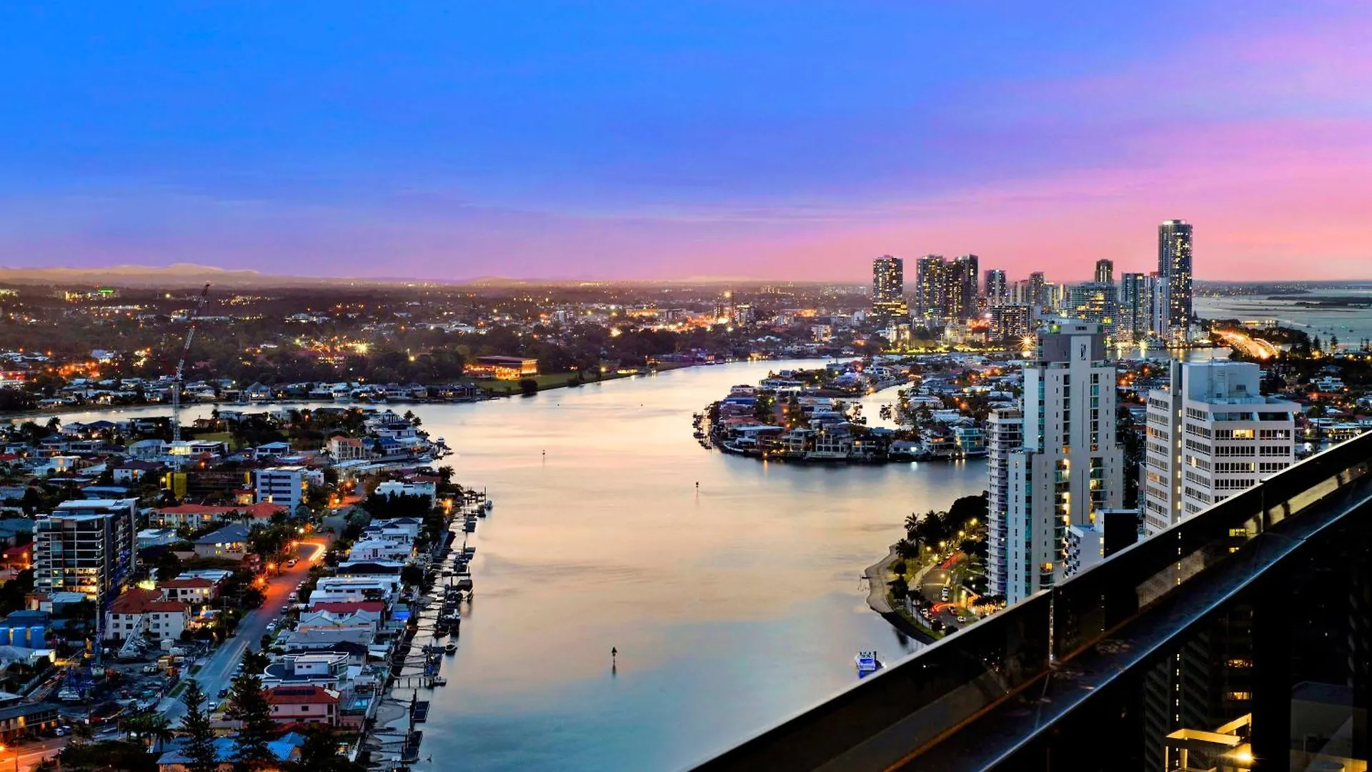 Circle On Cavill - 2 Bedroom Converted Apartments - Wow Stay - No Parking Included Gold Coast 0*,  Austrálie