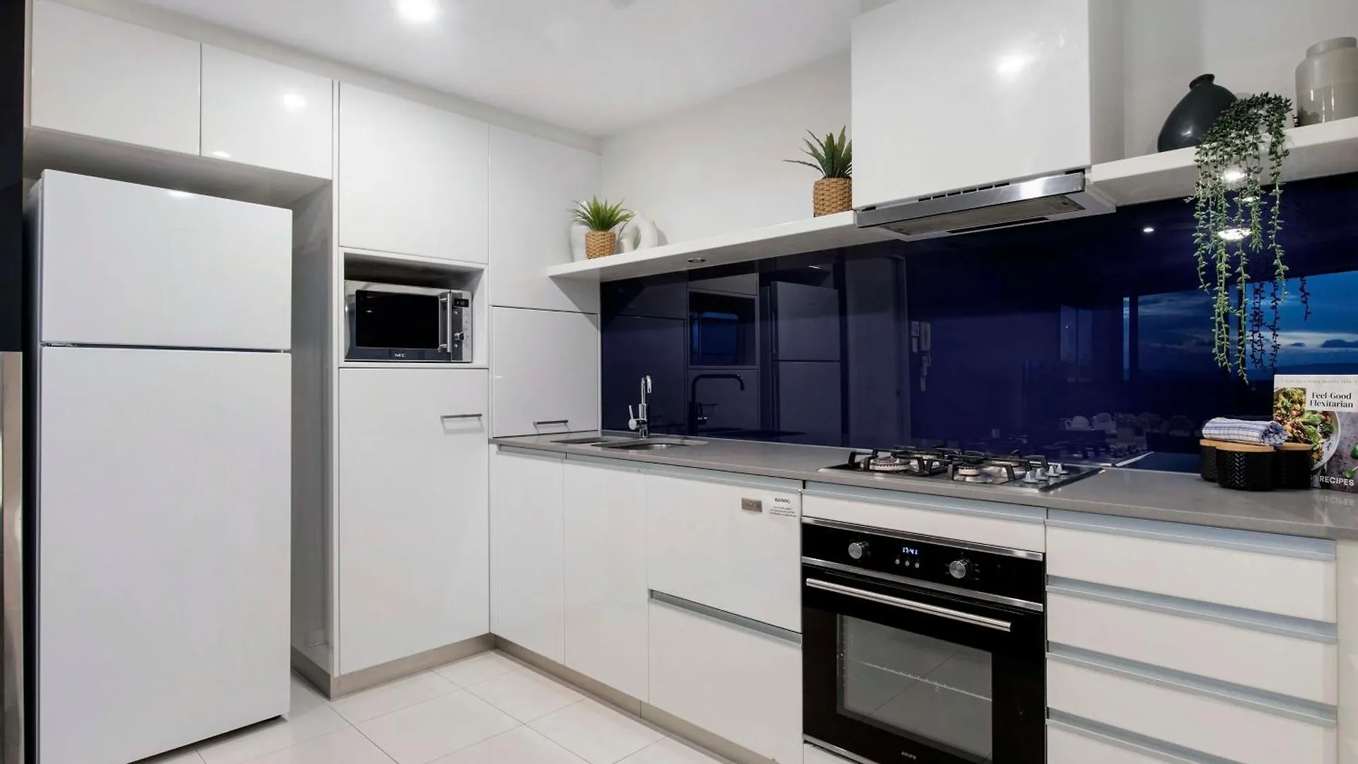 Circle On Cavill - 2 Bedroom Converted Apartments - Wow Stay - No Parking Included Gold Coast