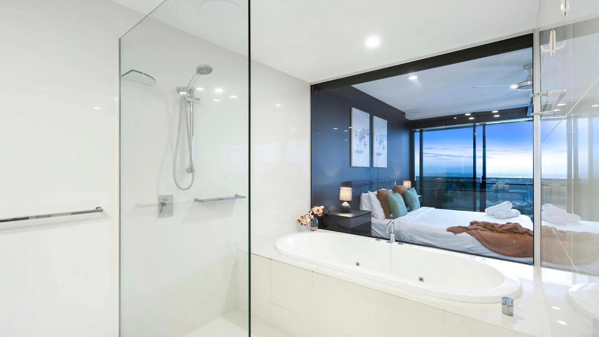 Circle On Cavill - 2 Bedroom Converted Apartments - Wow Stay - No Parking Included Gold Coast 0*,  Austrálie