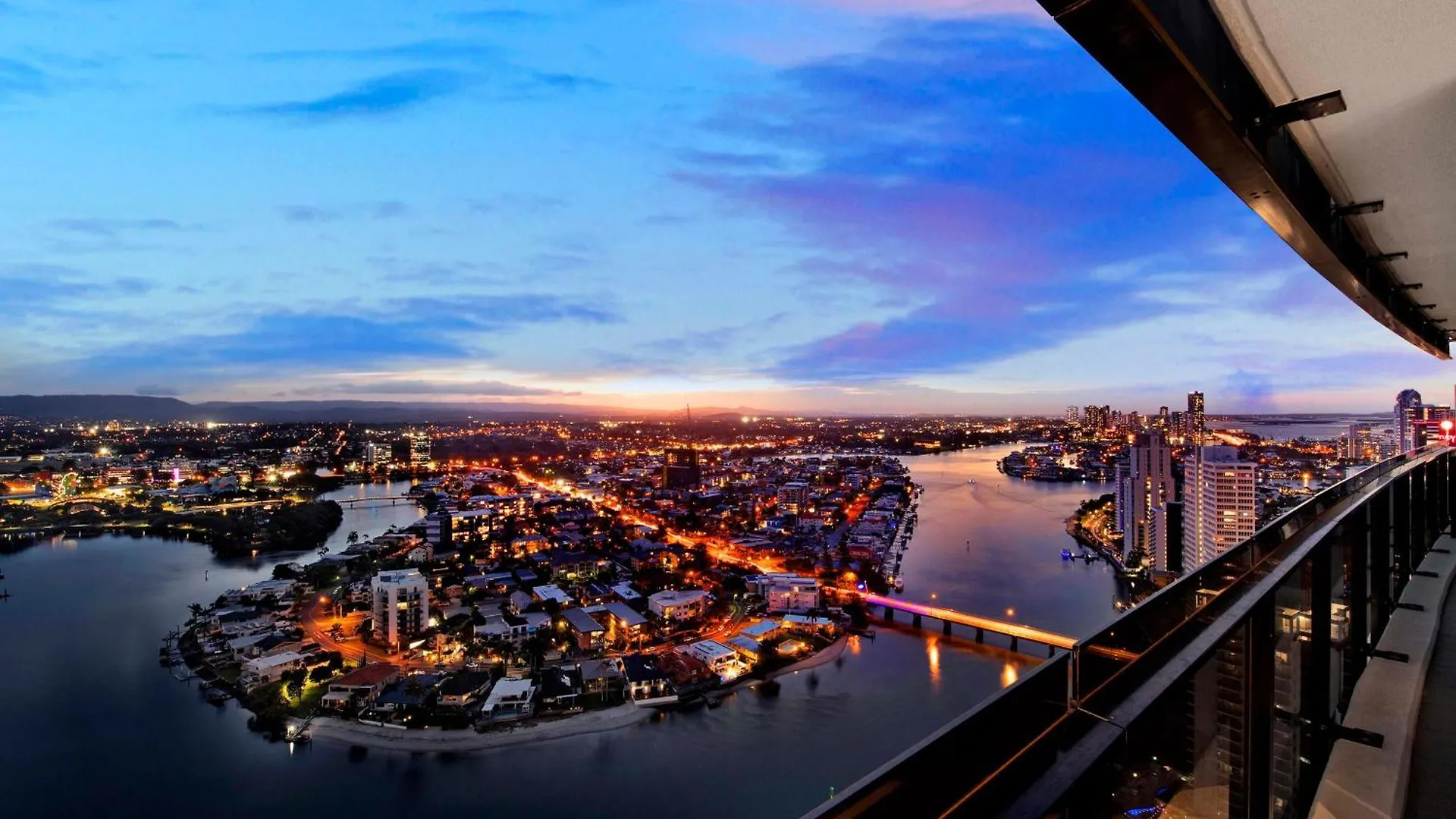 Circle On Cavill - 2 Bedroom Converted Apartments - Wow Stay - No Parking Included Gold Coast